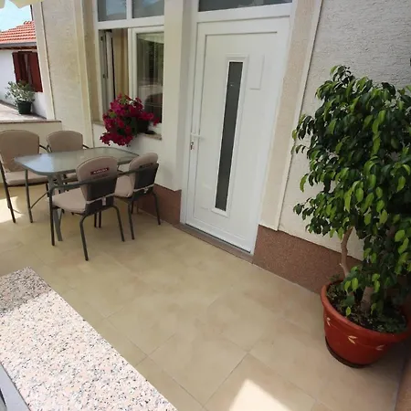 Apartament Family Mirela Borik *